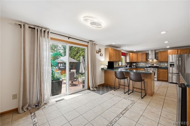 14 Hitching Post Lane, Amherst, NY 14228