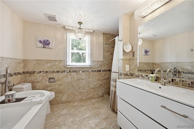 14 Hitching Post Lane, Amherst, NY 14228