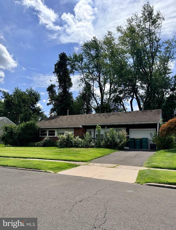4374 CONCORD DR, FEASTERVILLE TREVOSE, PA 19053 — exterior