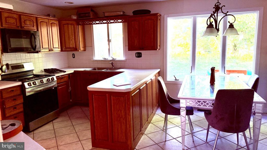 Image 5 of property listing at 140 JACQUELINE AVE, Delran, NJ 08075