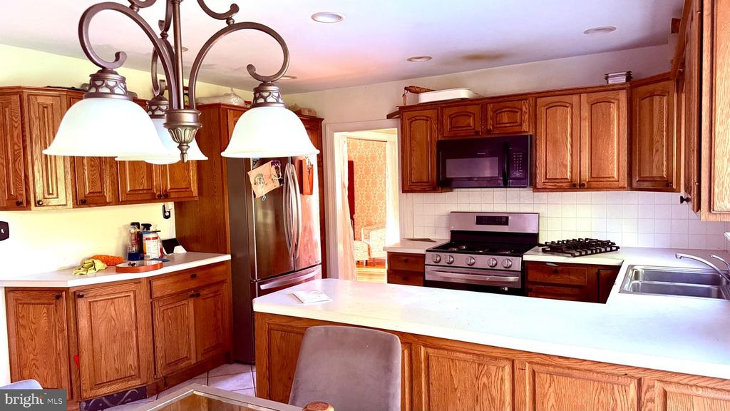 Image 7 of property listing at 140 JACQUELINE AVE, Delran, NJ 08075
