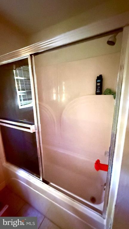 Image 9 of property listing at 140 JACQUELINE AVE, Delran, NJ 08075