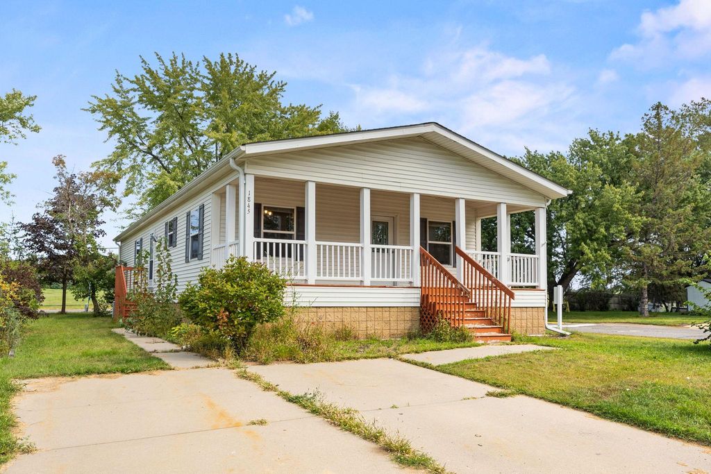 1845 83rd Street W, Inver Grove Heights, MN 55077 — exterior