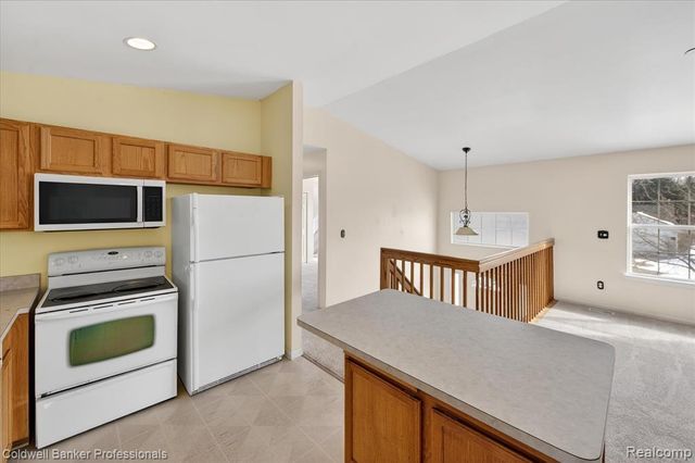 639 Andover Woods Drive, Fenton, MI 48430