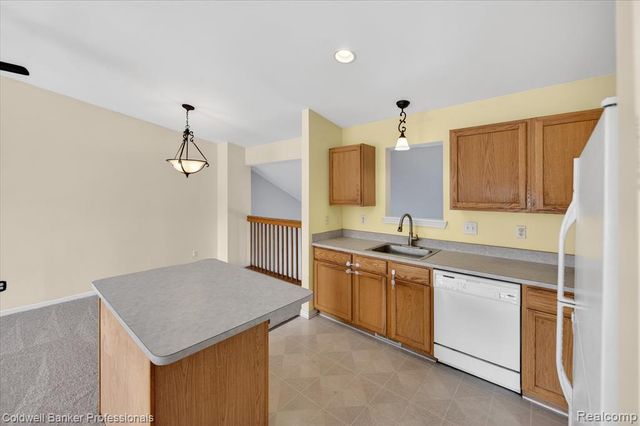 639 Andover Woods Drive, Fenton, MI 48430