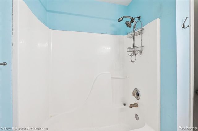 639 Andover Woods Drive, Fenton, MI 48430