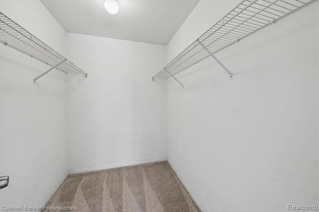 639 Andover Woods Drive, Fenton, MI 48430