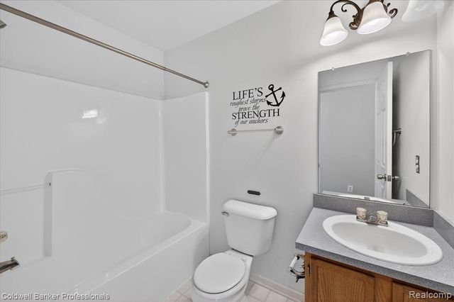 639 Andover Woods Drive, Fenton, MI 48430