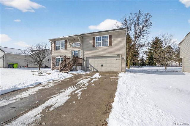 639 Andover Woods Drive, Fenton, MI 48430