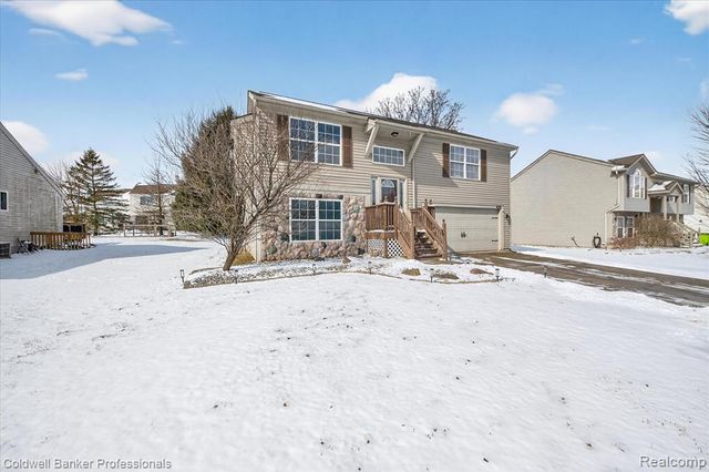 639 Andover Woods Drive, Fenton, MI 48430