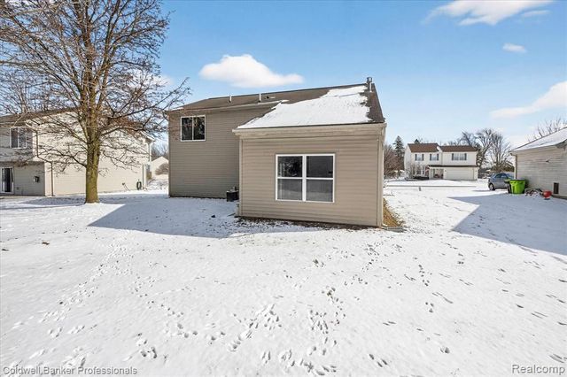 639 Andover Woods Drive, Fenton, MI 48430