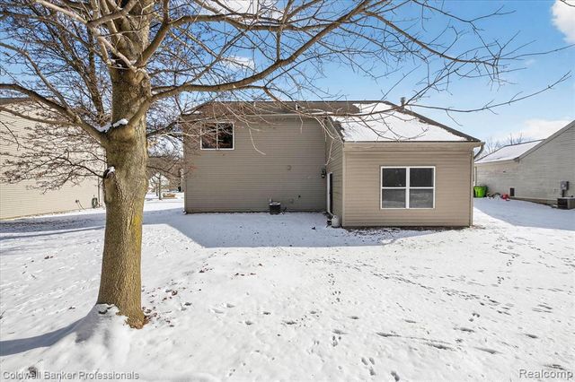 639 Andover Woods Drive, Fenton, MI 48430