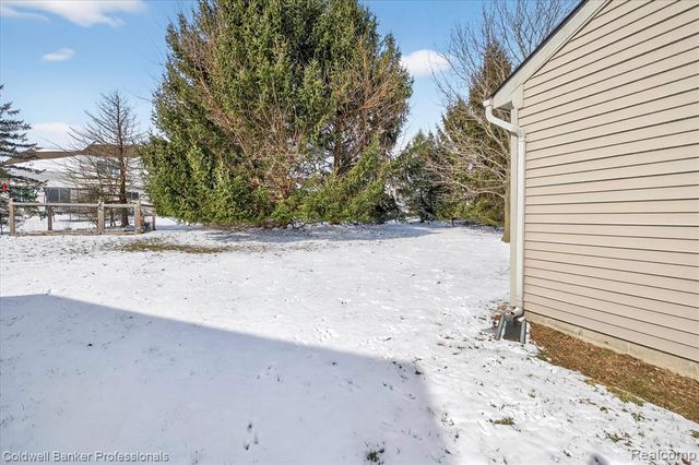 639 Andover Woods Drive, Fenton, MI 48430