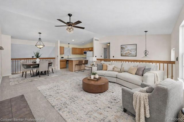 639 Andover Woods Drive, Fenton, MI 48430