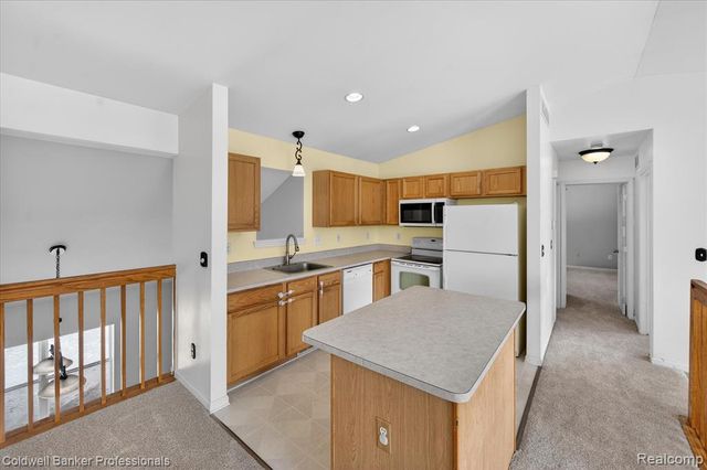 639 Andover Woods Drive, Fenton, MI 48430