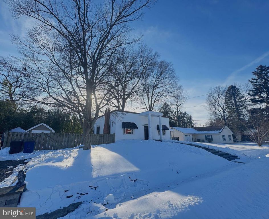 Image 1 of property listing at 426 MERRITT DR, Mount Holly, NJ 08060