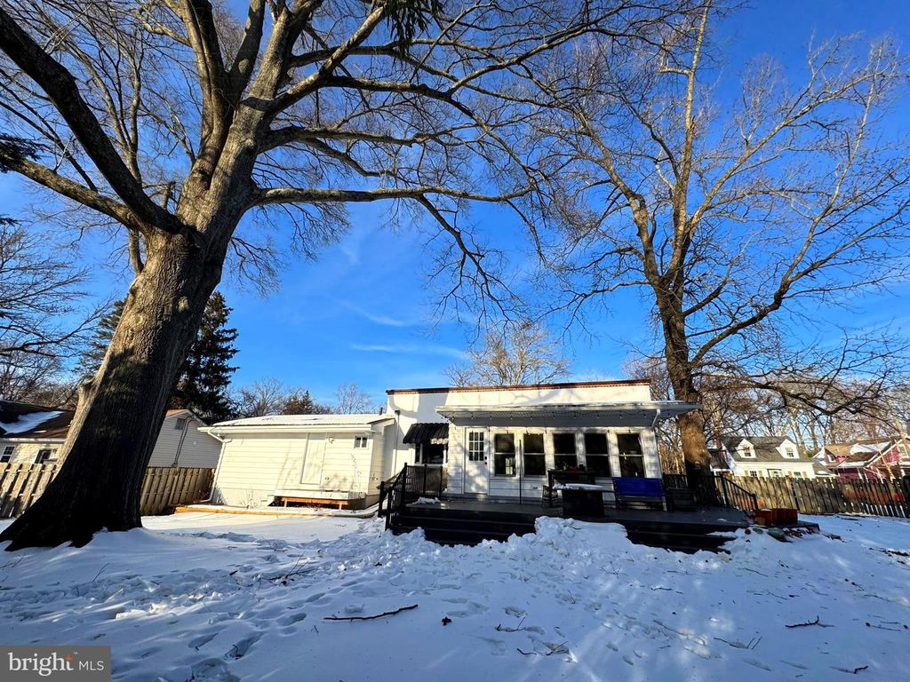 Image 2 of property listing at 426 MERRITT DR, Mount Holly, NJ 08060