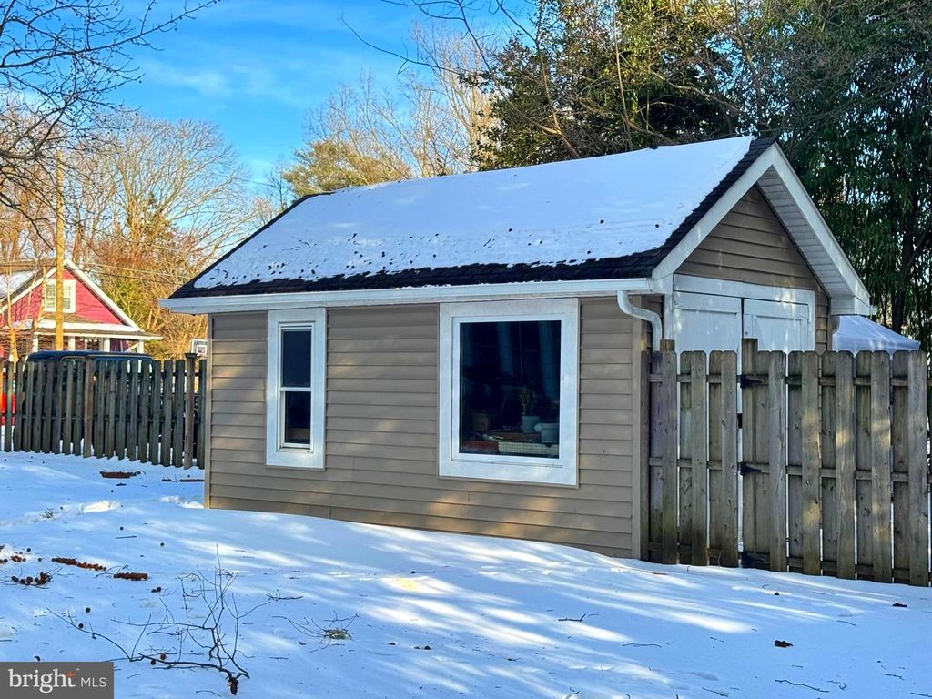 Image 5 of property listing at 426 MERRITT DR, Mount Holly, NJ 08060