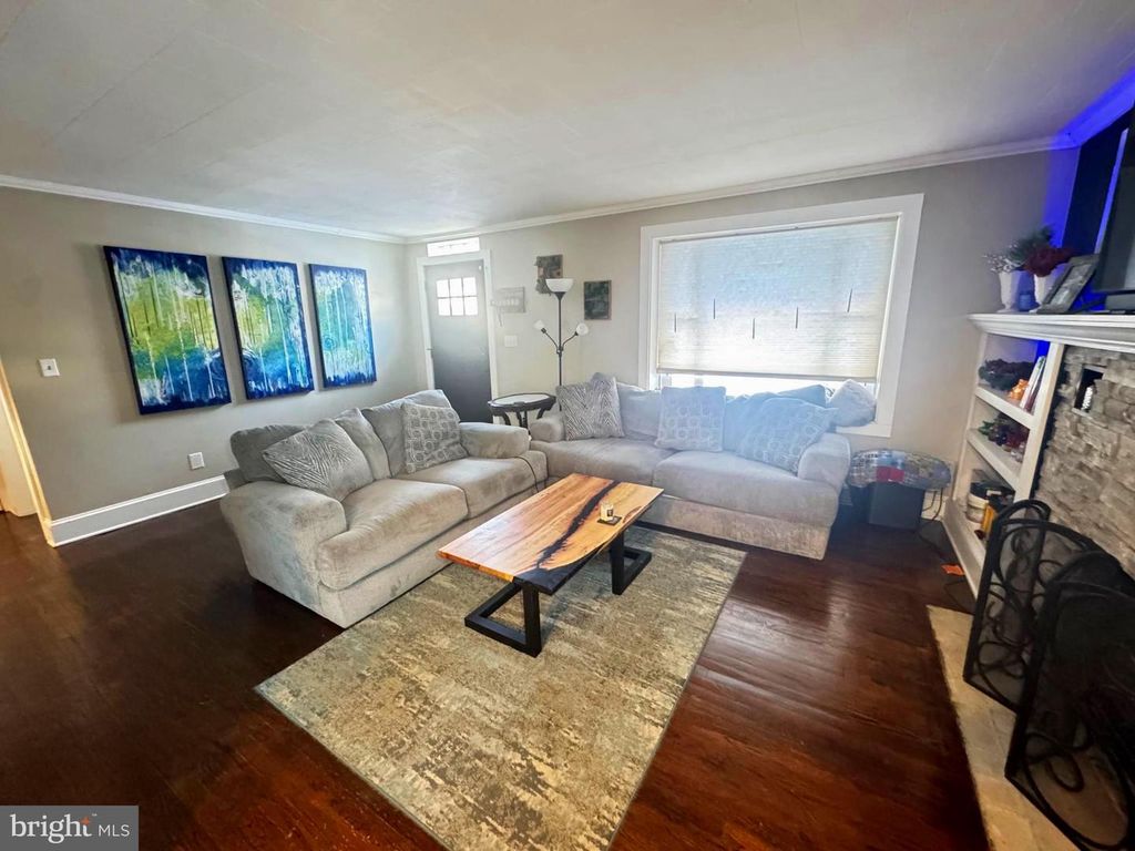 Image 8 of property listing at 426 MERRITT DR, Mount Holly, NJ 08060