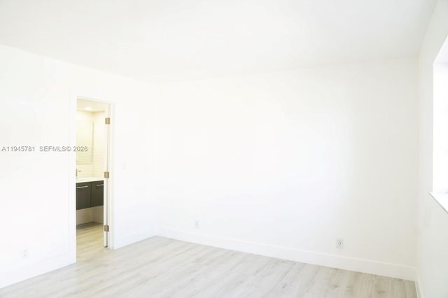 220 SW 9th Ave 306, Hallandale Beach, FL 33009