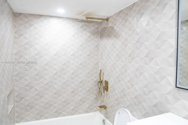 220 SW 9th Ave 306, Hallandale Beach, FL 33009