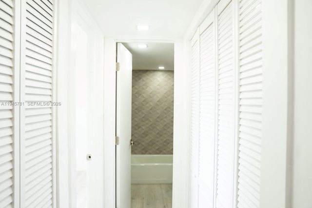 220 SW 9th Ave 306, Hallandale Beach, FL 33009