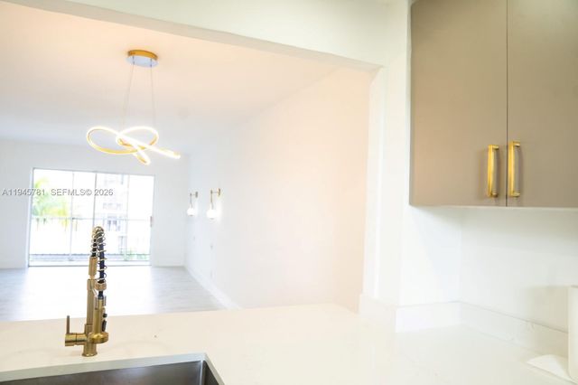 220 SW 9th Ave 306, Hallandale Beach, FL 33009