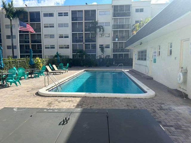 220 SW 9th Ave 306, Hallandale Beach, FL 33009