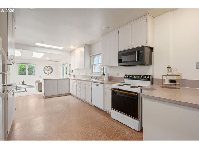 2045 KINCAID St, Eugene, OR 97405