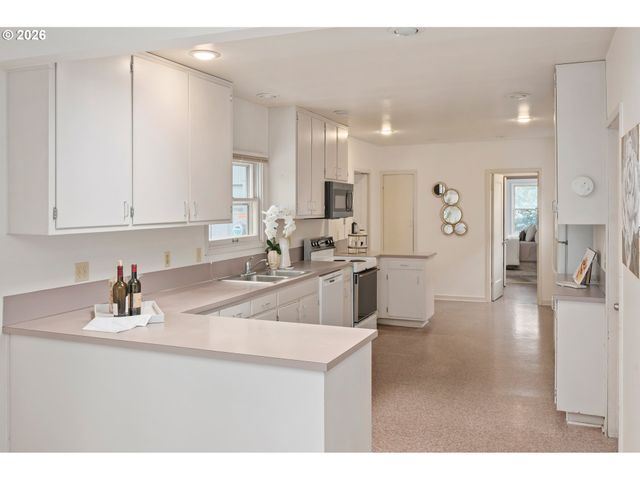 2045 KINCAID St, Eugene, OR 97405