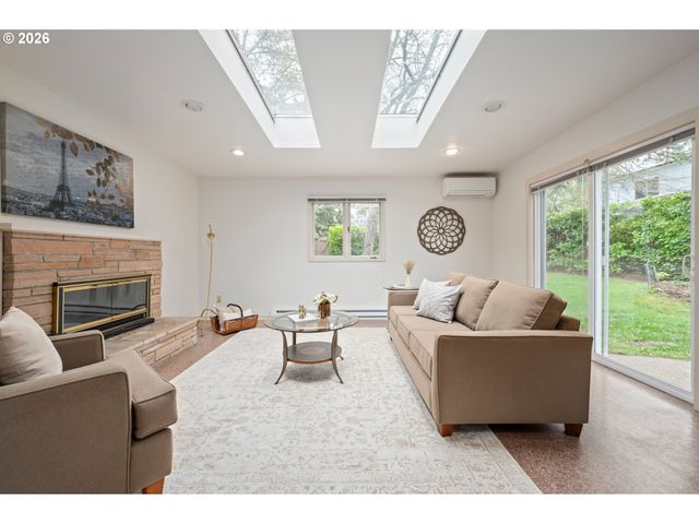 2045 KINCAID St, Eugene, OR 97405