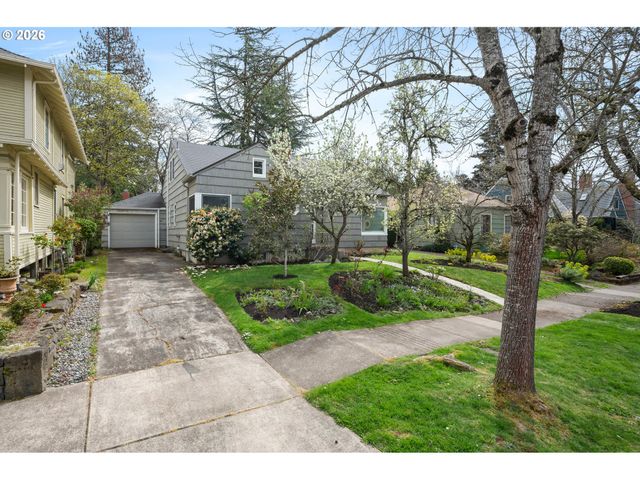 2045 KINCAID St, Eugene, OR 97405