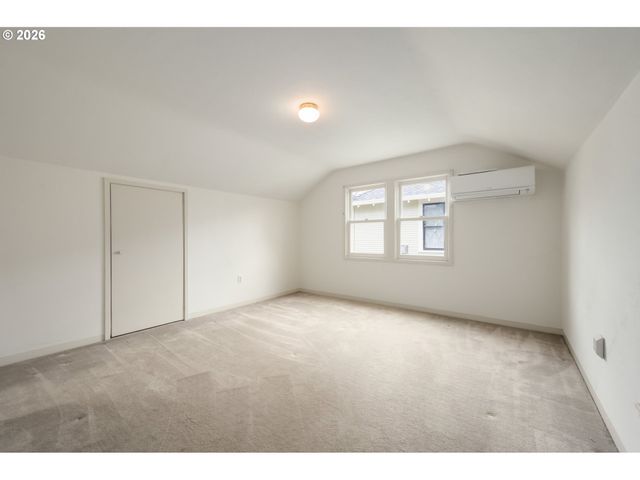 2045 KINCAID St, Eugene, OR 97405