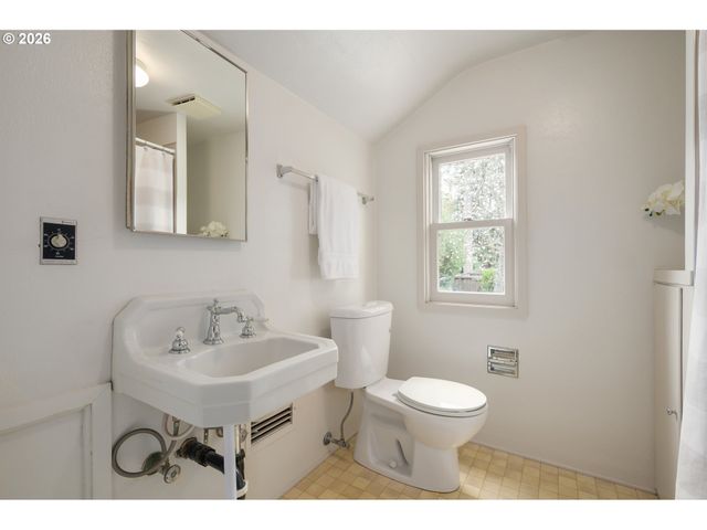 2045 KINCAID St, Eugene, OR 97405