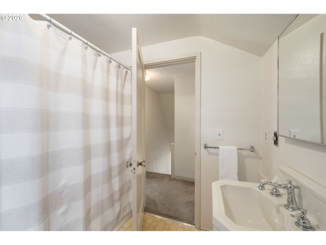 2045 KINCAID St, Eugene, OR 97405