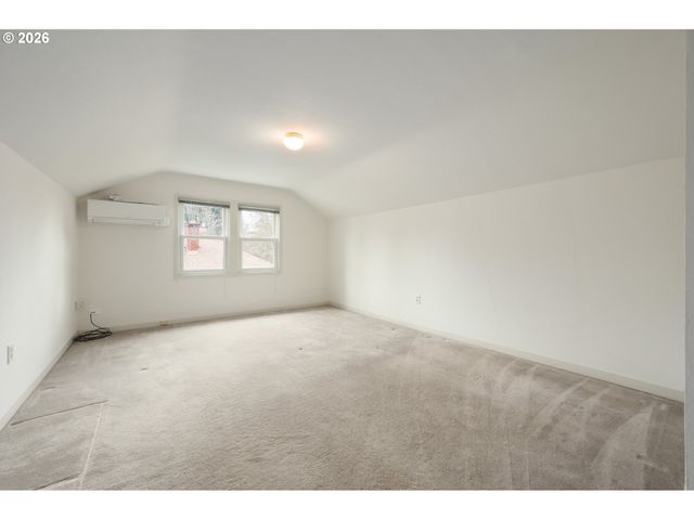 2045 KINCAID St, Eugene, OR 97405