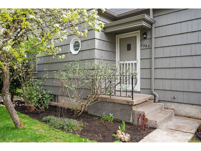 2045 KINCAID St, Eugene, OR 97405