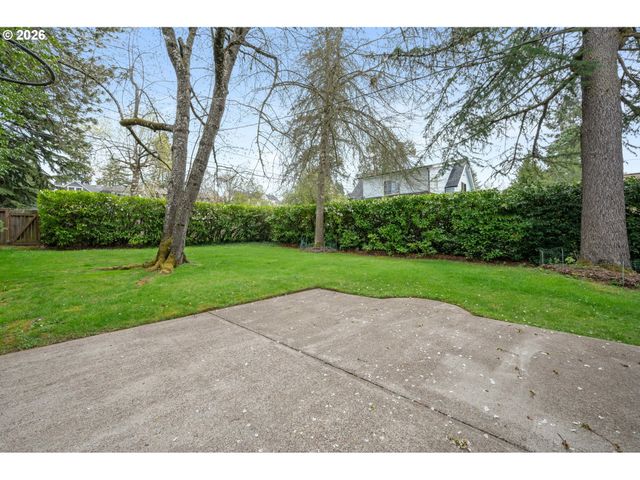 2045 KINCAID St, Eugene, OR 97405