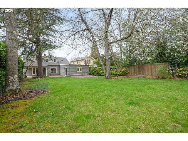 2045 KINCAID St, Eugene, OR 97405