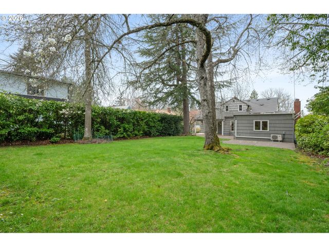 2045 KINCAID St, Eugene, OR 97405