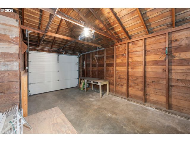 2045 KINCAID St, Eugene, OR 97405