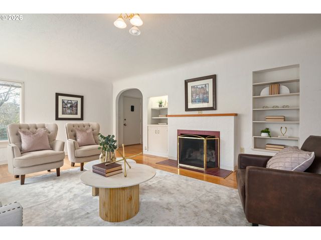 2045 KINCAID St, Eugene, OR 97405