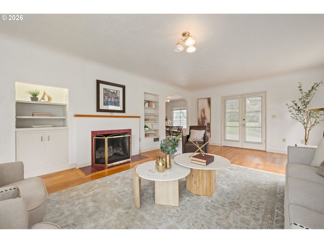 2045 KINCAID St, Eugene, OR 97405