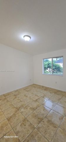 935 NE 33rd Ter 204, Homestead, FL 33033