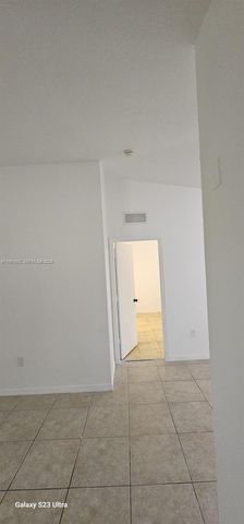 935 NE 33rd Ter 204, Homestead, FL 33033