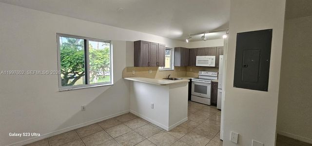 935 NE 33rd Ter 204, Homestead, FL 33033