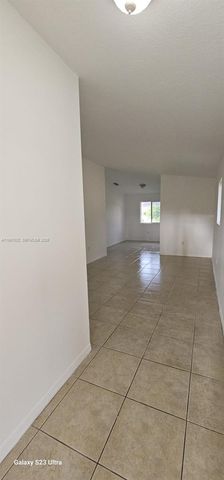 935 NE 33rd Ter 204, Homestead, FL 33033