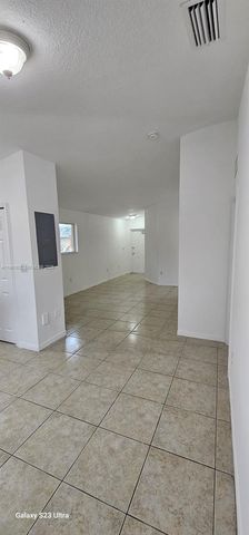 935 NE 33rd Ter 204, Homestead, FL 33033