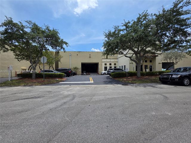 10420 NW 37th Terrace, Doral, FL 33178