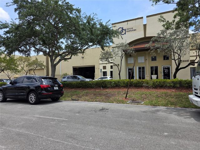 10420 NW 37th Terrace, Doral, FL 33178